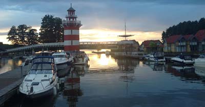 Motoryacht Boorncruiser 44 Deluxe Motoryachten im Schleusenhafen bei schönem Sonnenuntergang